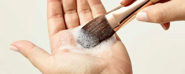 l entretien des pinceaux esthetiques est crucial pour votre hygiene