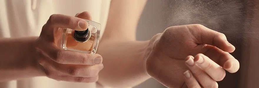 les raisons pour lesquelles un parfum de luxe peut devenir une signature olfactive